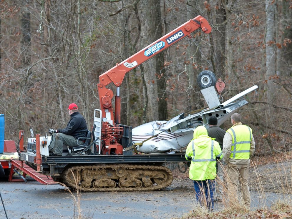 PHOTO: Salvage workers bring out part of a Piper PA-34's fuselage, wing, and landing gear from a crash site Sunday, Jan. 4, 2015 in Kuttawa, Ky.
