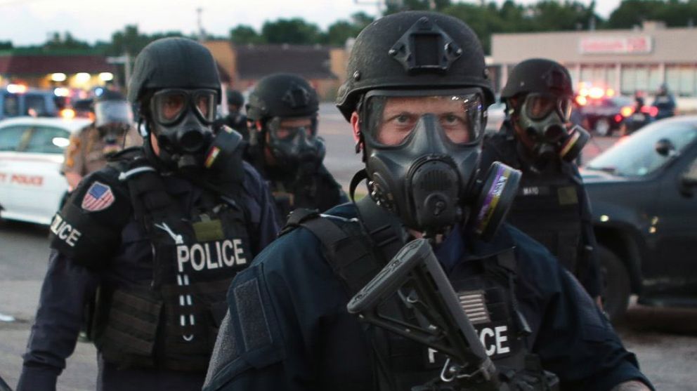PHOTO: Tactical officers line up Monday, Aug. 11, 2014, in Ferguson, Mo. 