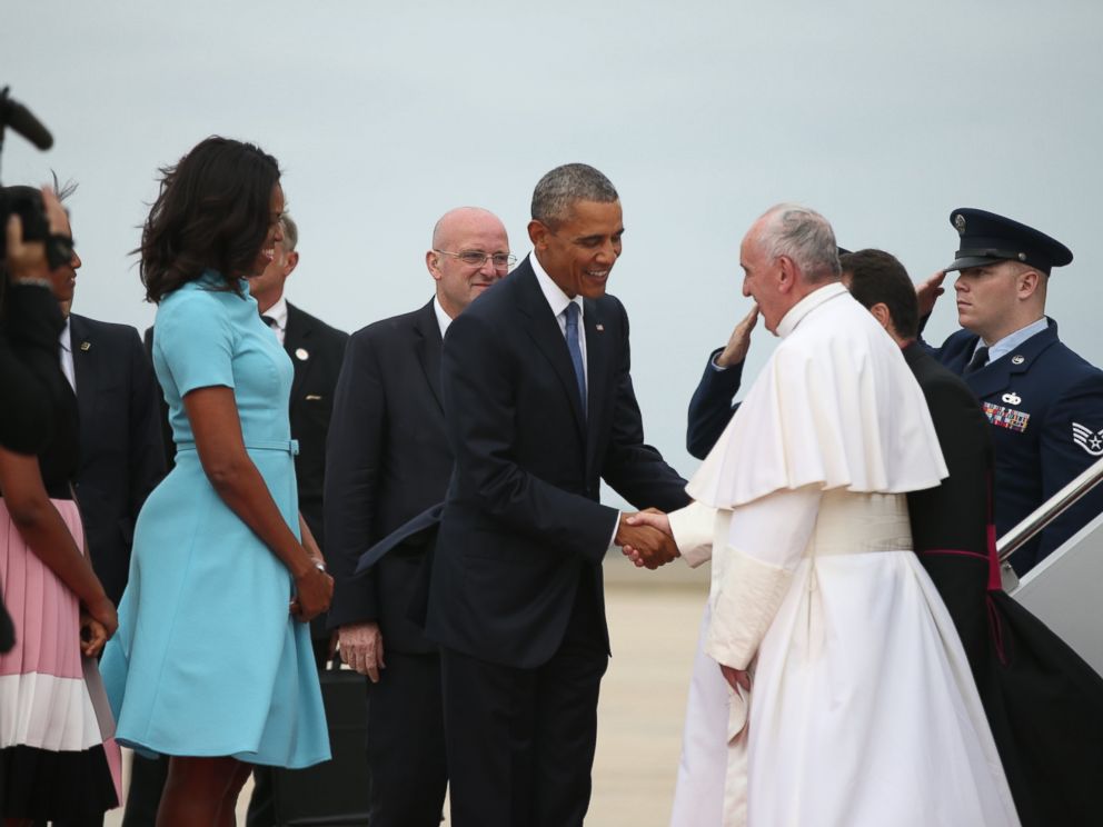 PHOTO: President Barack Obama and first lady Michelle Obama greet Pope Francis upon his arrival at Andrews Air Force Base, Md., Sept. 22, 2015.