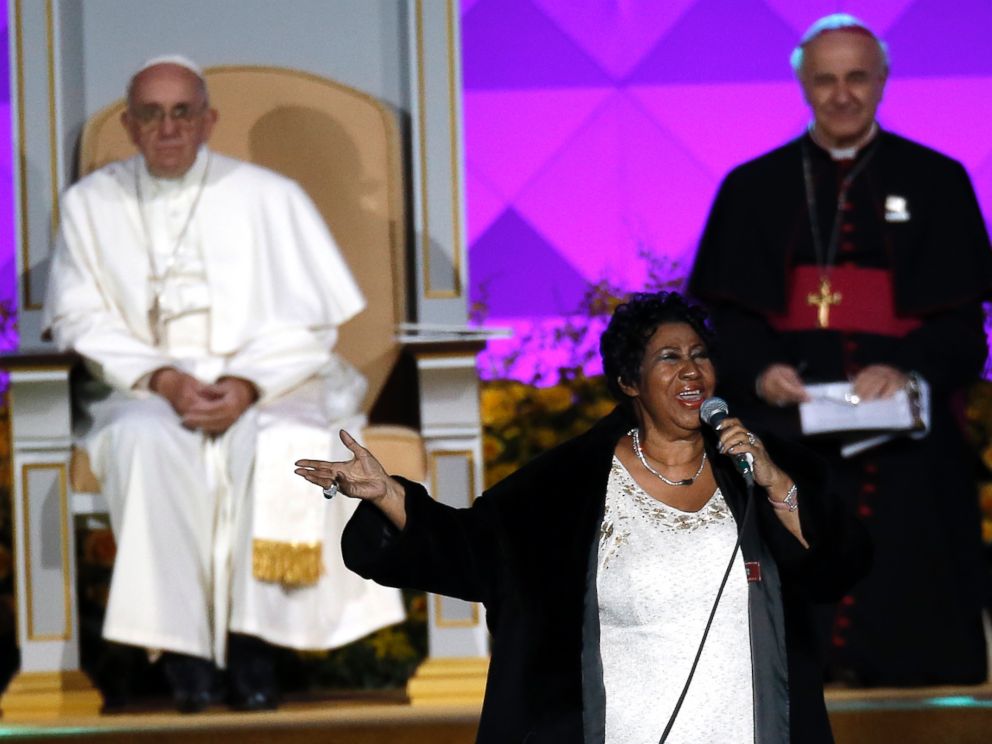 PHOTO: Aretha Franklin performs as Pope Francis is seated nearby during the Festival of Families, Sept. 26, 2015, in Philadelphia.