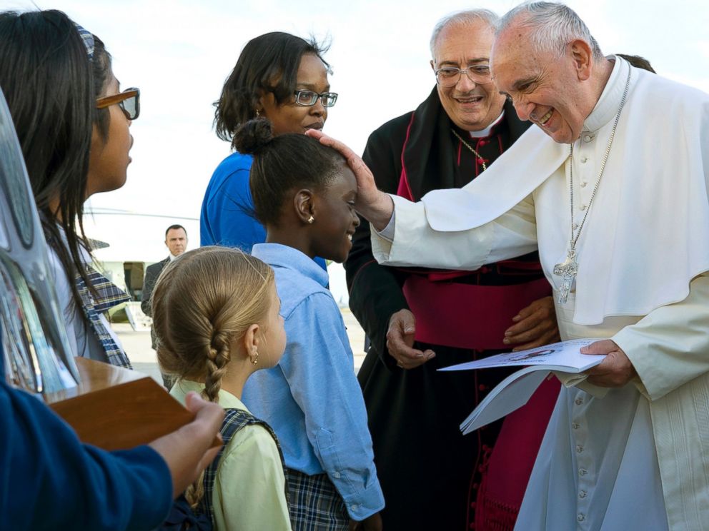 PHOTO: Pope Francis reaches out to 5th grader Omodele Ojo, of New York, as he is greeted while arriving at John F. Kennedy International Airport, Sept. 24, 2015, in New York. 