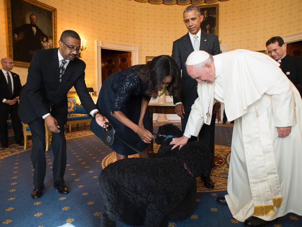 PHOTO: In this photo provided by L'Osservatore Romano, Pope Francis and first lady Michelle Obama pet the Obama's dogs as President Barack Obama looks at the White House in Washington, Sept. 23, 2015.