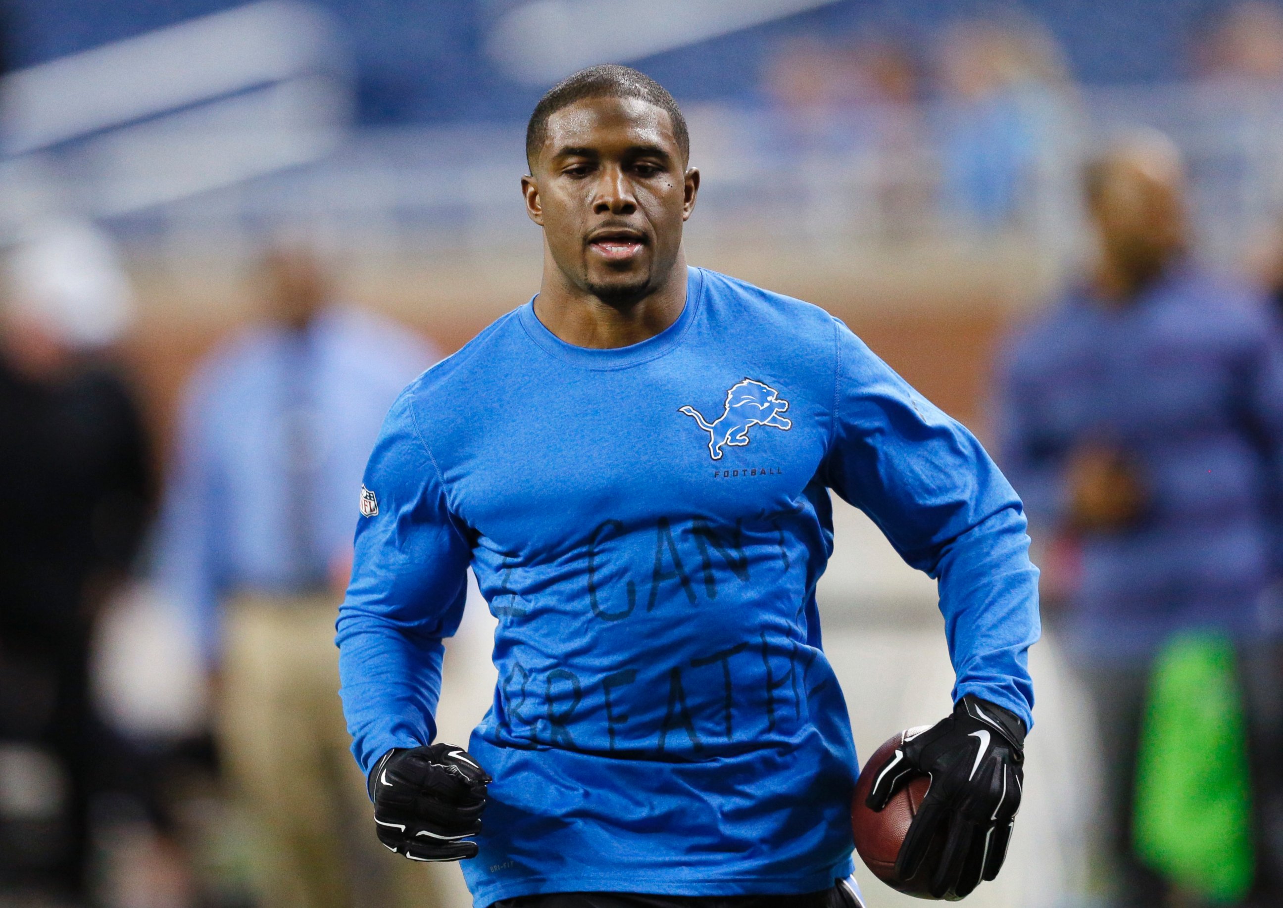 PHOTO: Wearing a Detroit Lions shirt with "I can't breathe" written on the front, running back Reggie Bush runs through pre-game warmups in an NFL football game against the Tampa Bay Buccaneers in Detroit, Dec. 7, 2014.