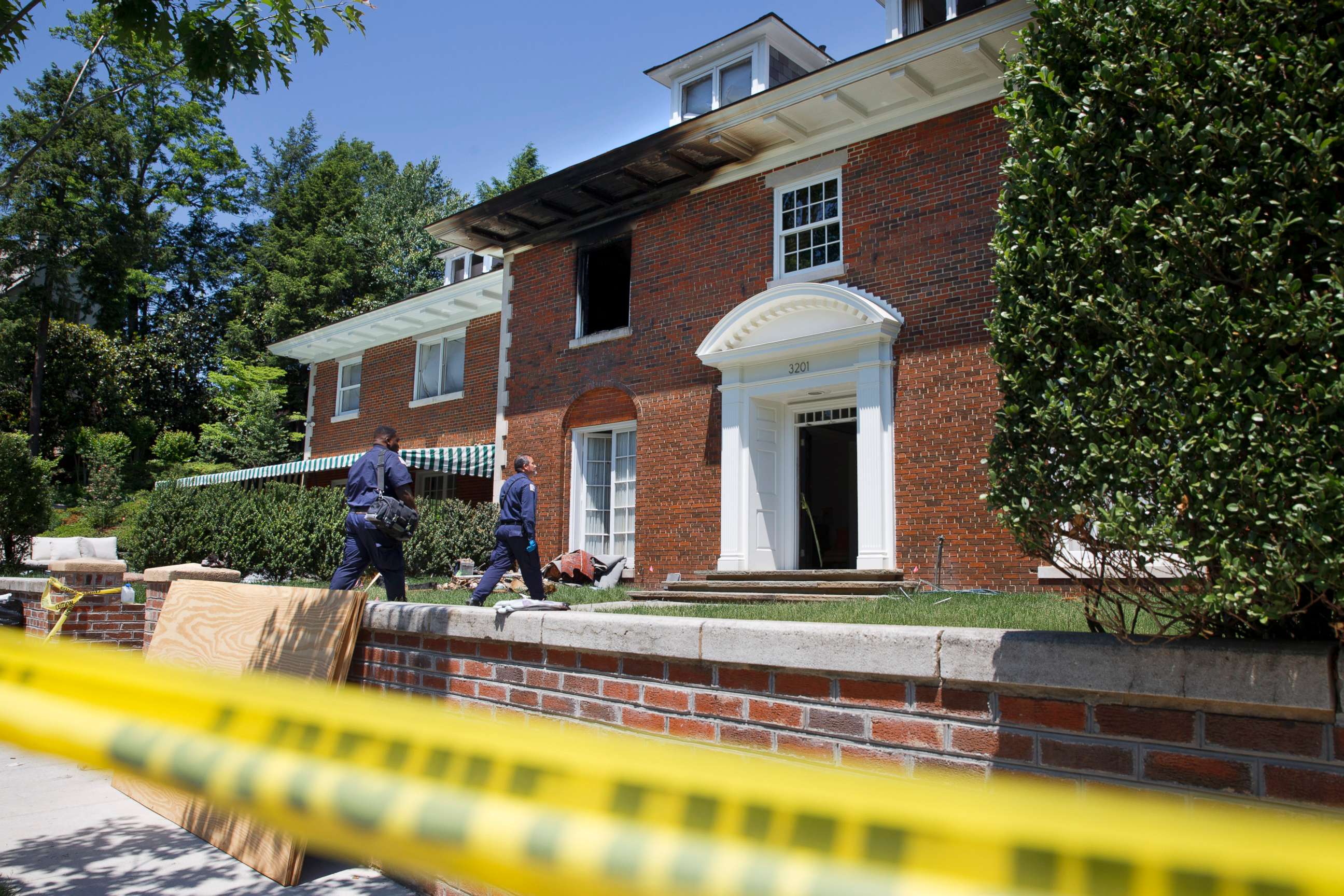 PHOTO: Police work the scene of a fire-damaged multimillion-dollar home in northwest Washington home, May 22, 2015, where 46-year-old Savvas Savopoulos, his wife, the couple's 10-year-old son Philip, and housekeeper were found dead.