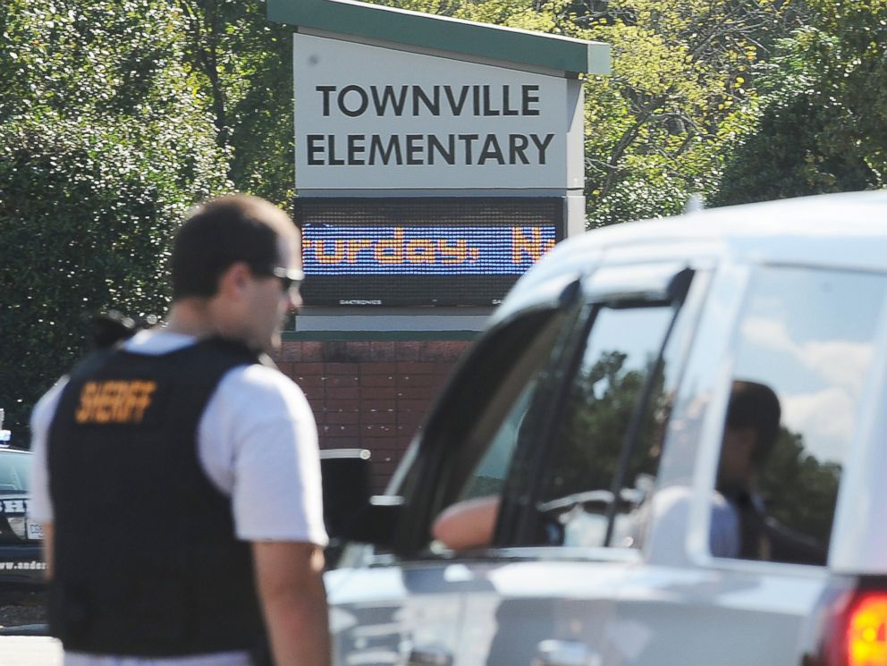 PHOTO: Members of law enforcement talk in front of Townville Elementary School, Sept. 28, 2016, in Townville, S.C.