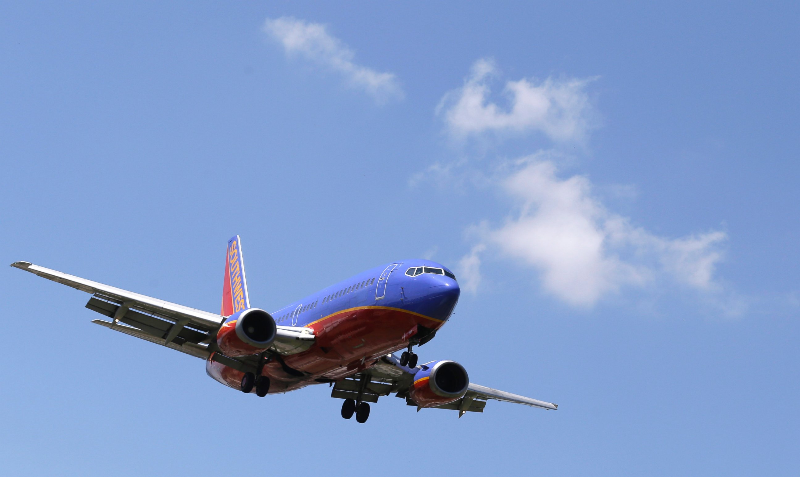 PHOTO: A Southwest Airlines Boeing 737 comes in for a landing at Love Field in Dallas on June 4, 2014.