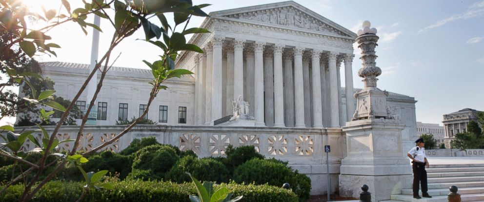 PHOTO: Security guards the Supreme Court in Washington, June 25, 2015.