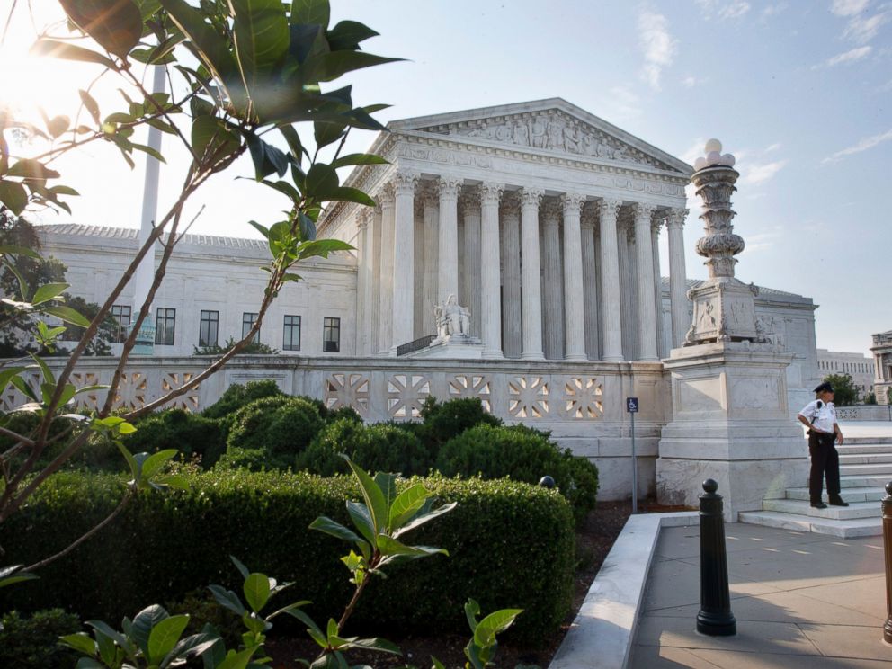 PHOTO: Security guards the Supreme Court in Washington, June 25, 2015.