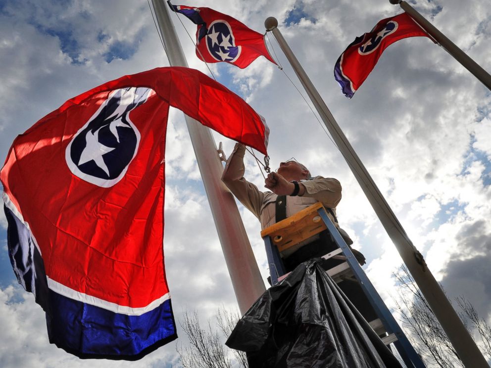 PHOTO: Tennessee State Park Ranger Don Fend changes out the state flags at the Bicentennial Mall, Jan. 31, 2012 in Nashville, Tenn.