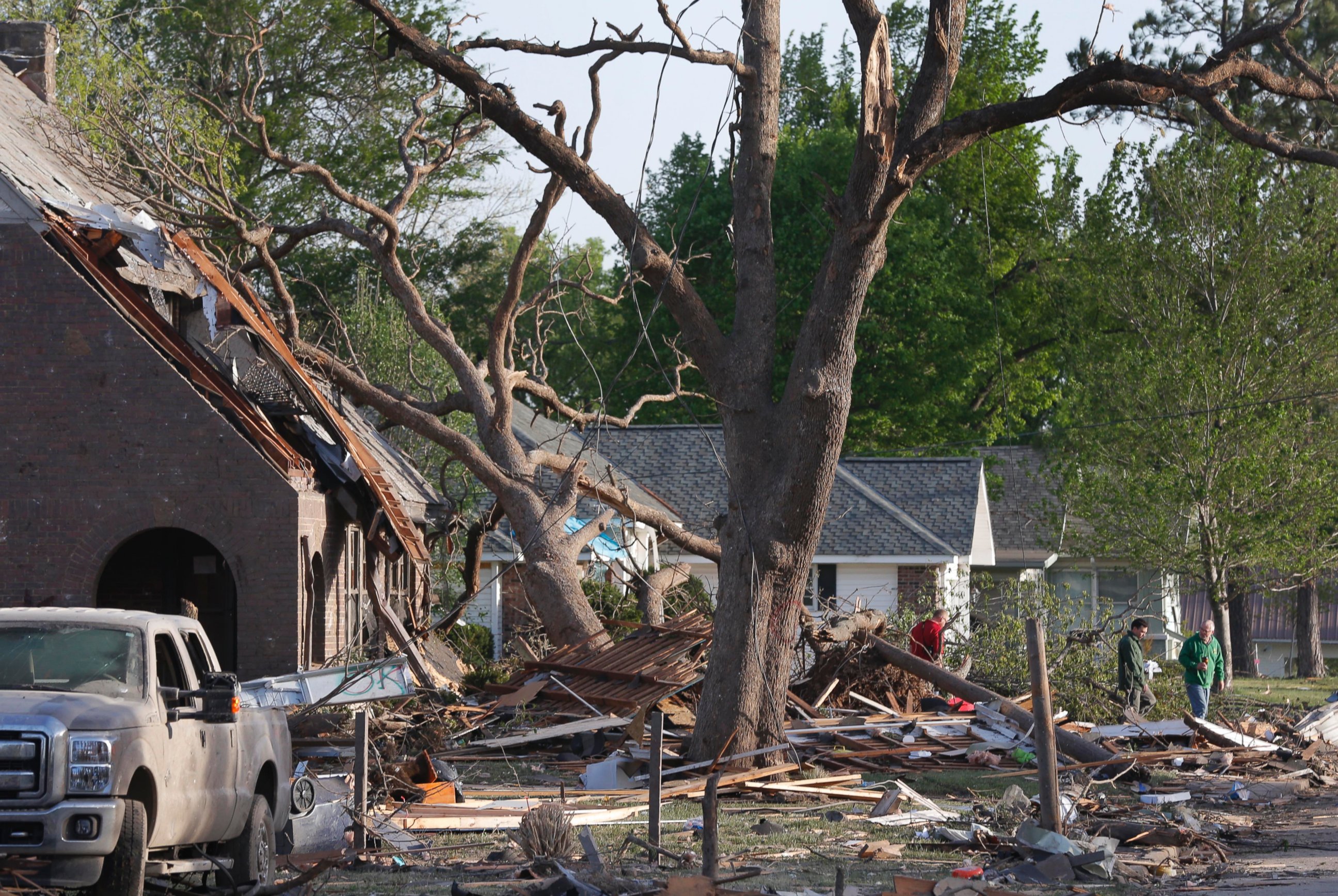 Tornadoes Reduce Neighborhoods to Rubble Photos | Image #351 - ABC News