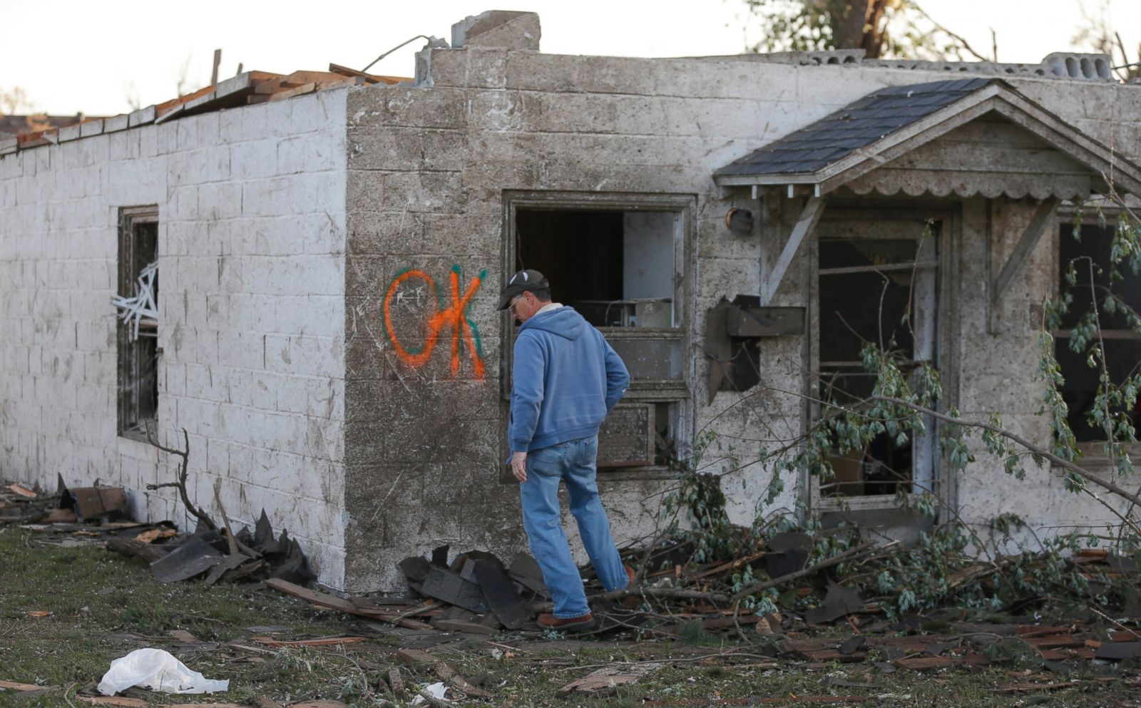 Deadly Tornadoes Tear Through Central, Southern US - ABC News