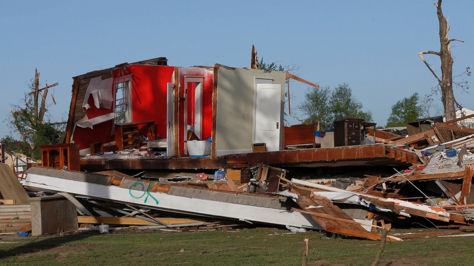 A year after tornado, Baxter Springs trying to move on, Local News