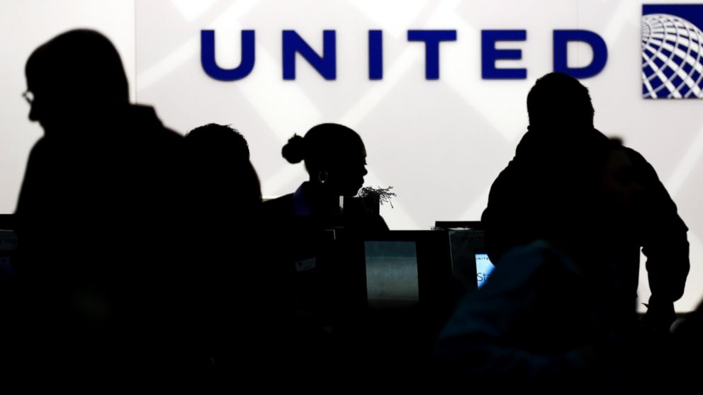 Travelers check in at the United Airlines ticket counter at Terminal 1 in O'Hare International Airport in Chicago, Dec. 21, 2013.