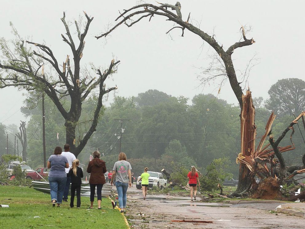 PHOTO: Residents survey damage to an elementary school caused by severe weather, May 11, 2015, in Van, Texas.