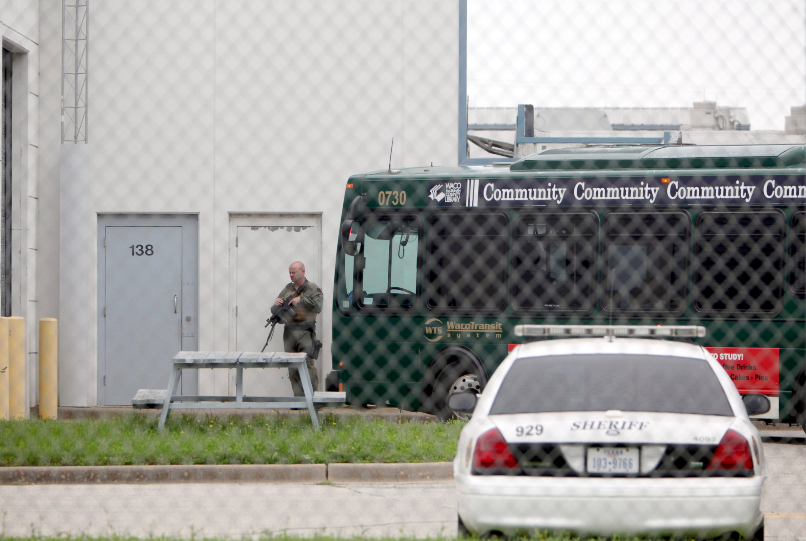PHOTO: An armed guard stands outside McLennan County Jail on May 18, 2015, in Waco, Texas.