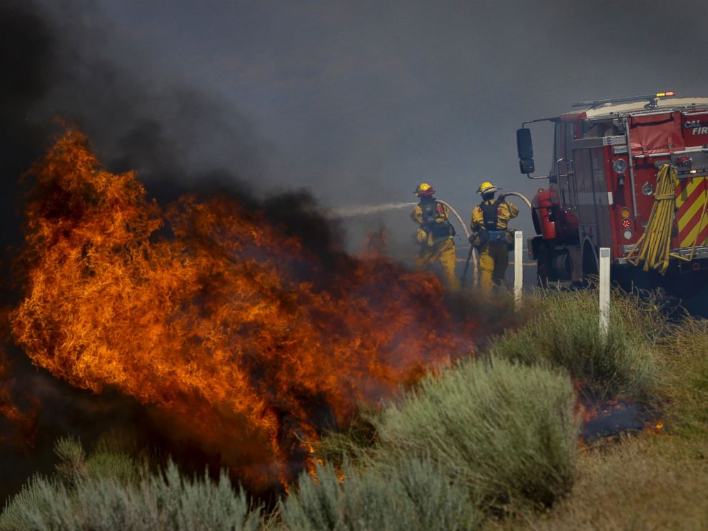 PHOTO: Firefighters battle a wildfire burning along Highway 178 near Lake Isabella, Calif., June 24, 2016.
