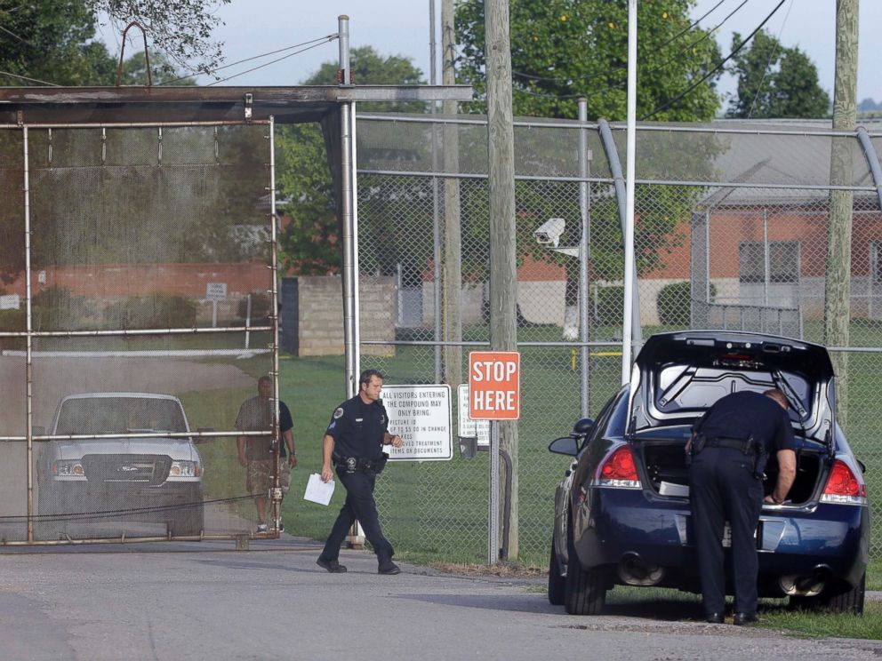 PHOTO: Police work in front of the Woodland Hills Youth Development Center on Sept. 2, 2014, in Nashville, Tenn.