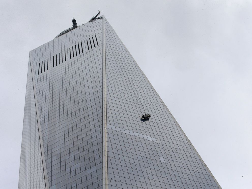 PHOTO: A partially collapsed scaffolding hangs from the One World Trade Center in New York, Nov. 12, 2014.