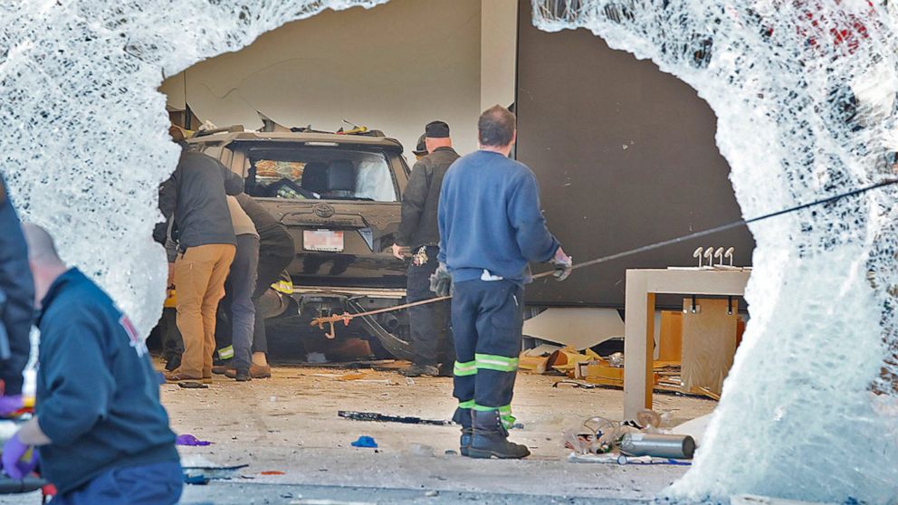 PHOTO: A vehicle crashed into an Apple store in Hingham, Mass., Nov.  21, 2022.