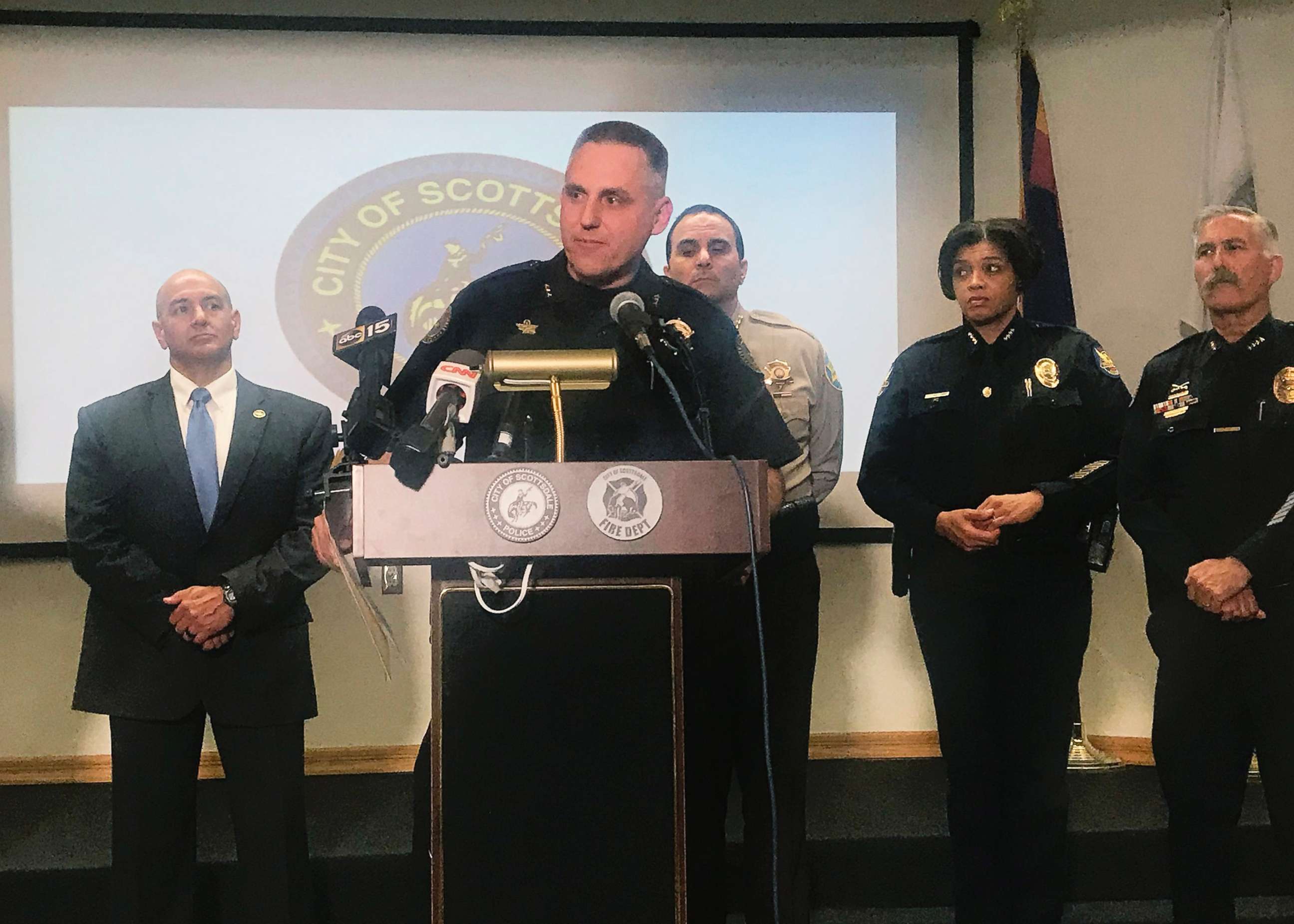 PHOTO: Scottsdale Assistant Chief Rich Slavin briefs news reporters about the Dwight Lamon Jones investigation in Scottsdale, Ariz., June 4, 2018.