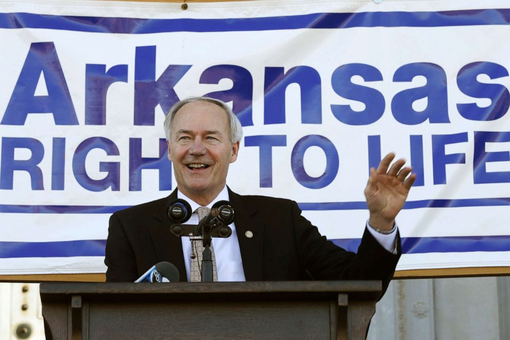 PHOTO: Arkansas Gov. Asa Hutchinson waves before speaking at an anti-abortion rally at the Arkansas state Capitol in Little Rock, Ark., Jan. 18, 2015.