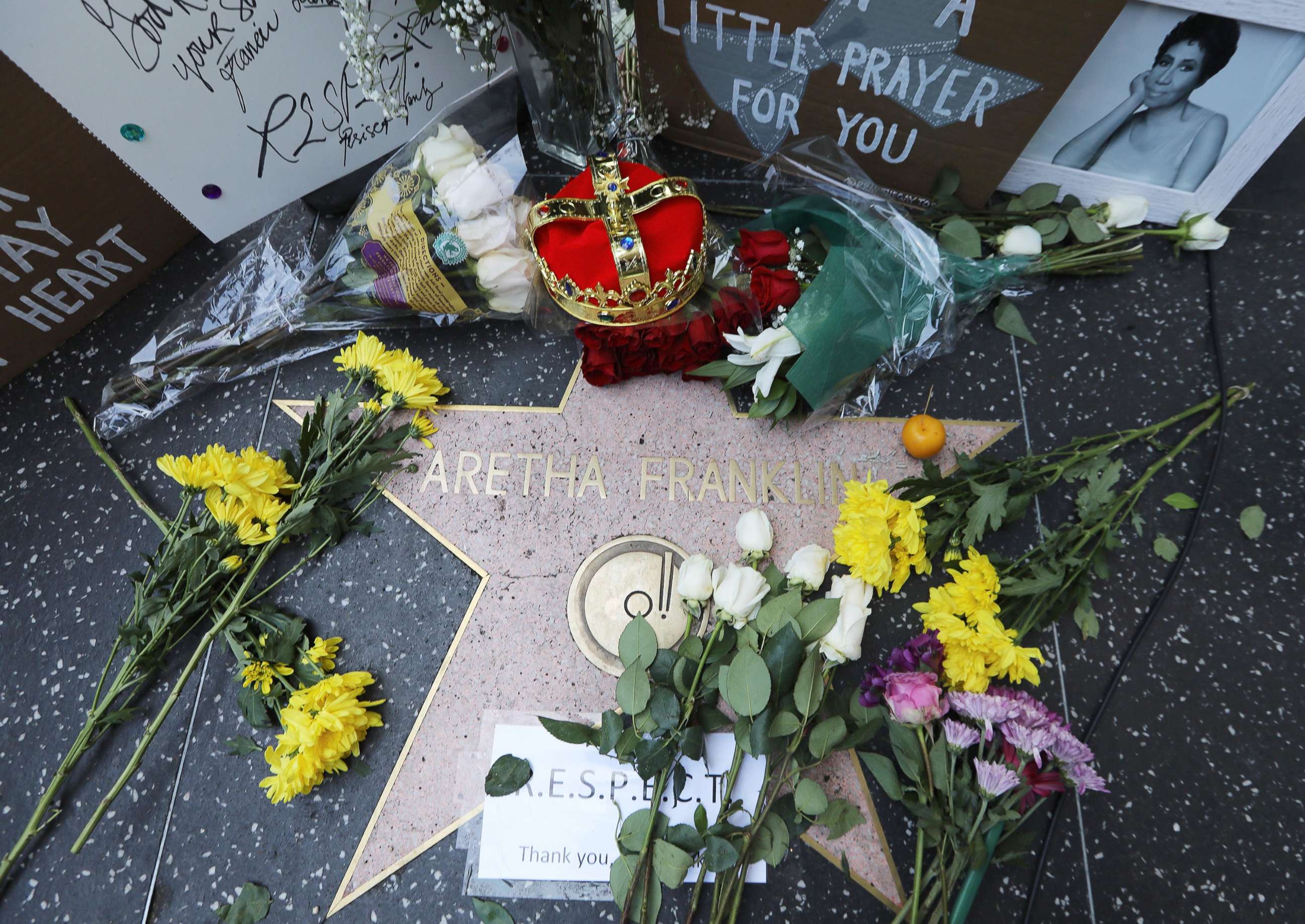 PHOTO: Flowers and mementos are left at Aretha Franklin's star on the Hollywood Walk of Fame, Aug. 16, 2018 in Hollywood, Calif. The legendary soul singer passed away today in Detroit from pancreatic cancer at age 76.