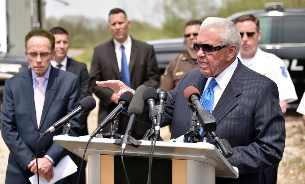 PHOTO: Warren Police Commissioner Bill Dwyer speaks at a press conference about Arthur Ream in Macomb Township, Mich, May 8, 2018. 