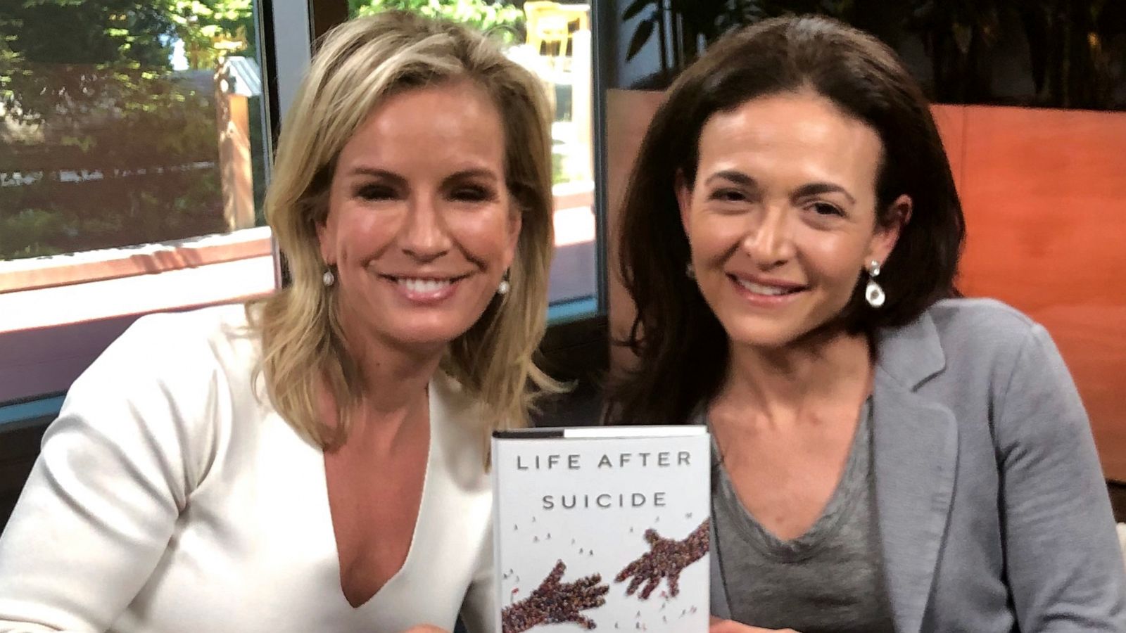 Turning Their Mess Into A Message Robin Roberts And Sheryl Sandberg On Trauma And Loss Abc News