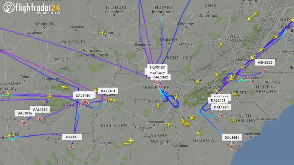 PHOTO: The FAA has ordered a ground stop on all flights headed to Hartsfield-Jackson International airport due to a power outage, Sunday afternoon, Dec. 17, 2017.