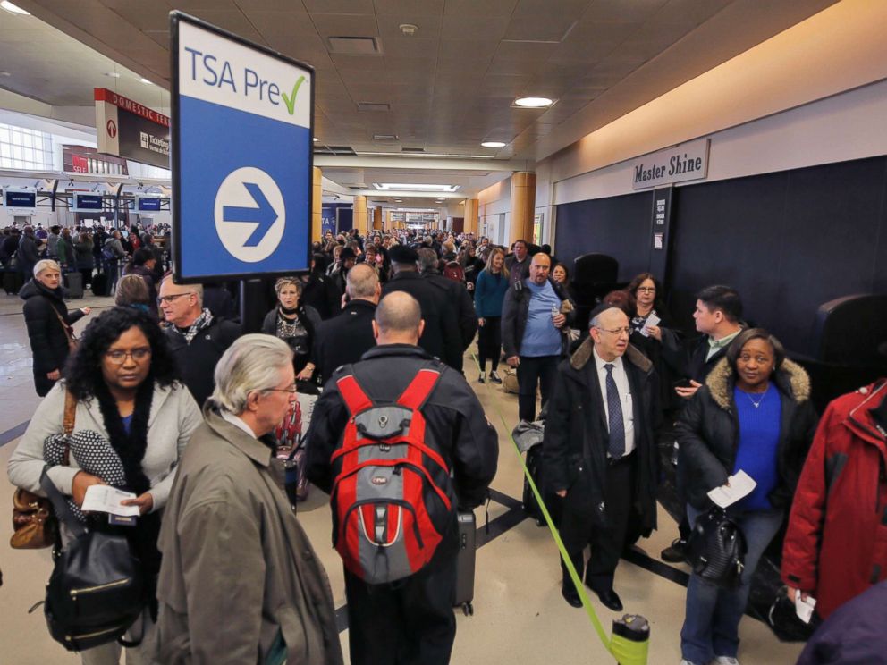 PHOTO: Passengers wait in a security line at Hartsfield-Jackson International Airport in Atlanta, Jan. 17, 2018.