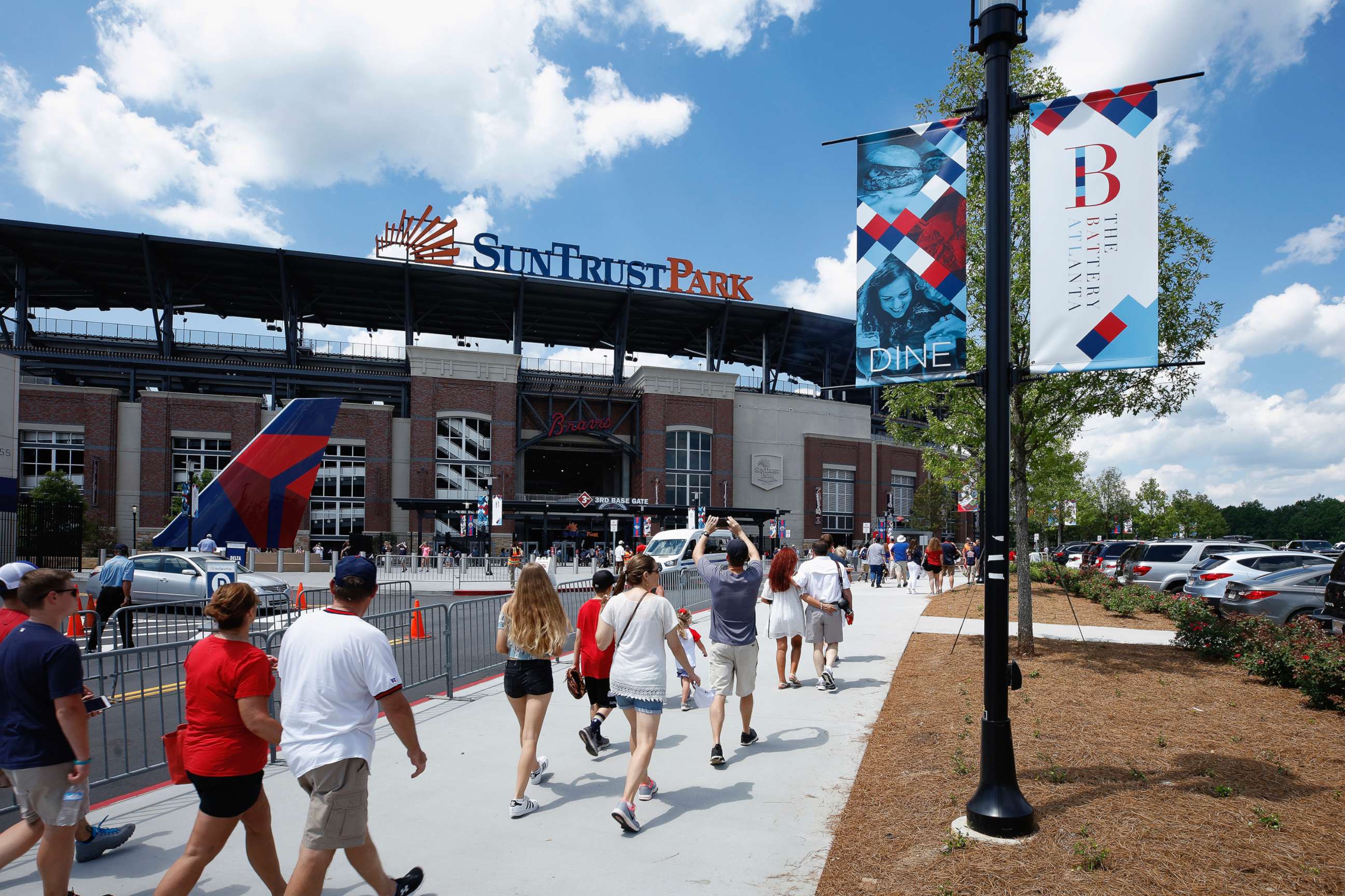 PHOTO: Fans make their way to a game between the New York Mets and Atlanta Braves at SunTrust Park on June 10, 2017 in Atlanta.