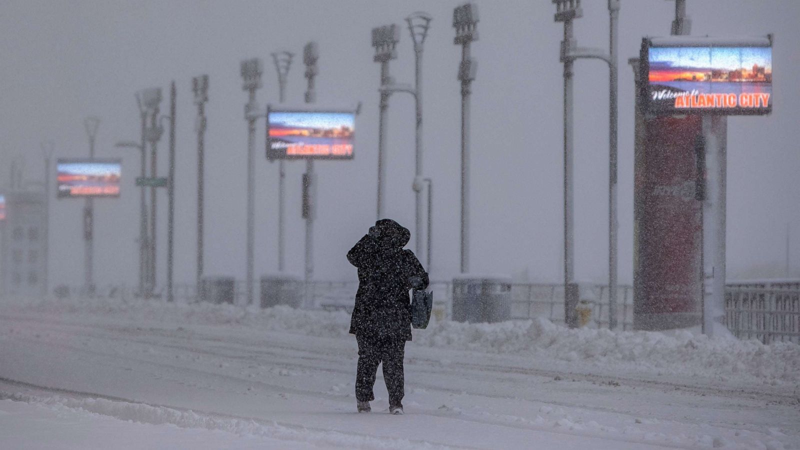 Chicago winter storm brings heavy snow, frigid temps