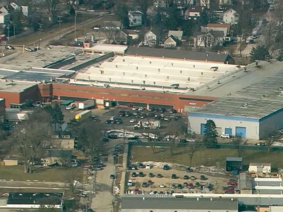 PHOTO: Police in Illinois respond to calls of an active shooter in Aurora.