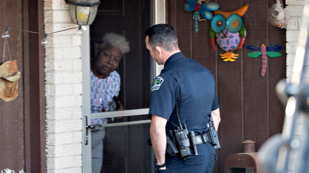 Authorities investigate the scene in East Austin, Texas, after a teenager was killed and a woman was injured in the second Austin package explosion in the past two weeks, March 12, 2018. Authorities say a package that exploded inside of an Austin home on Monday is believed to be linked to a deadly package sent to another home in Texas' capital city earlier this month. 