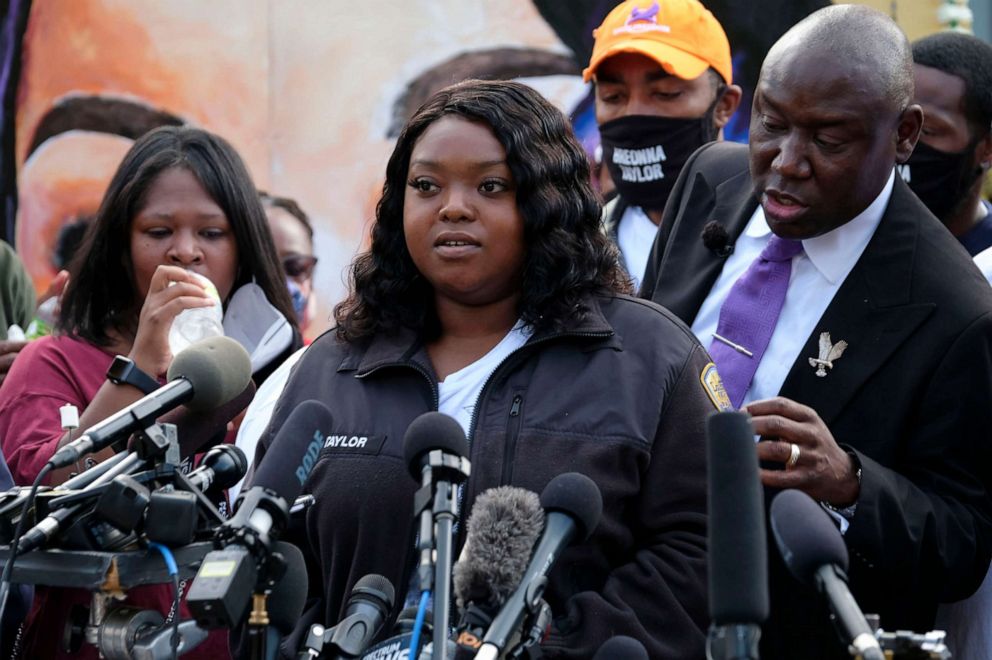 PHOTO: Bianca Austin reads a statement at a press conference in Louisville, Ky., Sept. 25, 2020. 