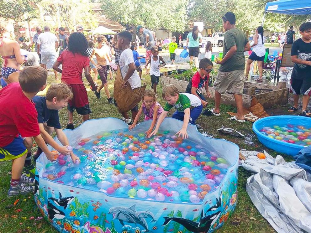 PHOTO:Residents of Riverton Drive in Austin, Texas, participate in a balloon fight during one of their annual block parties. 