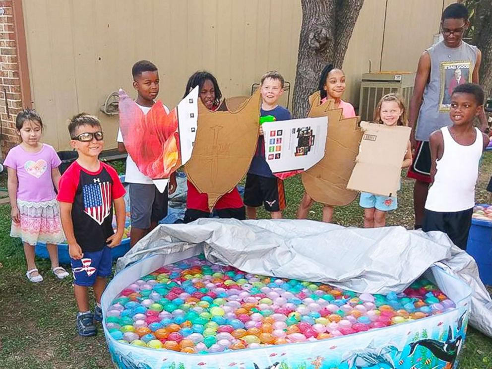 PHOTO: Residents of Riverton Drive in Austin, Texas, participate in a balloon fight during one of their annual block parties. 