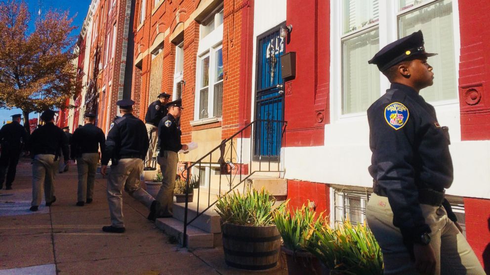 PHOTO: Baltimore police academy personnel canvass the area while detectives continue gathering evidence near the location where a police officer was shot, Nov. 16, 2017.