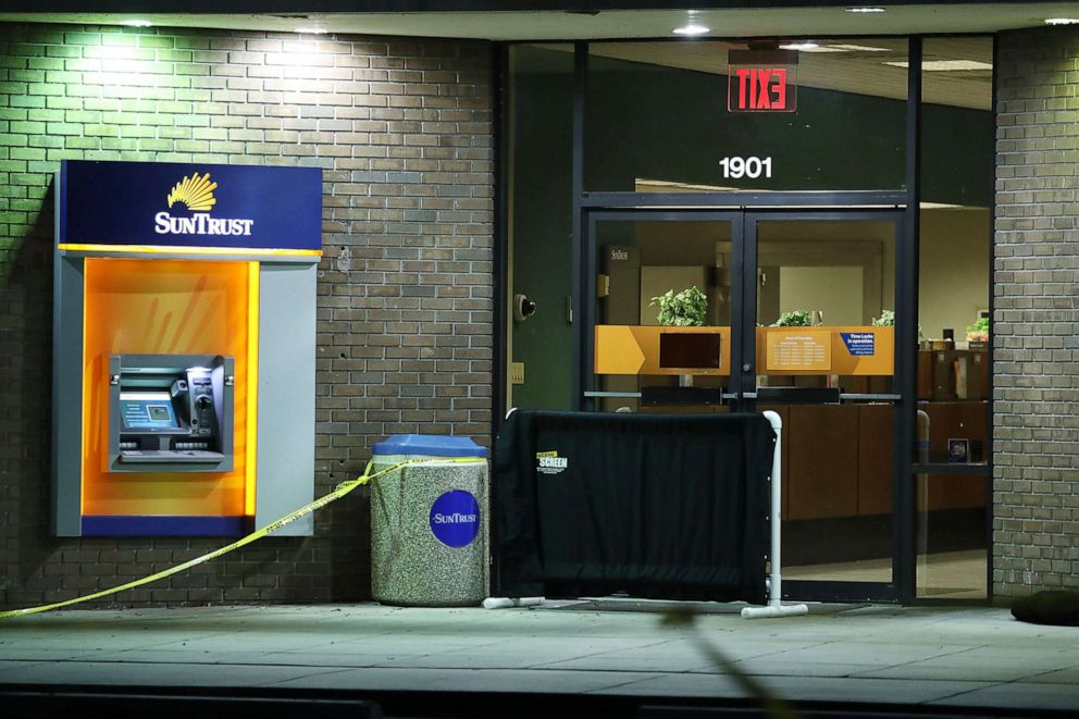 PHOTO: The SunTrust Bank branch is seen as law enforcement officials continue to investigate the scene, Jan. 24, 2019, in Sebring, Fla.