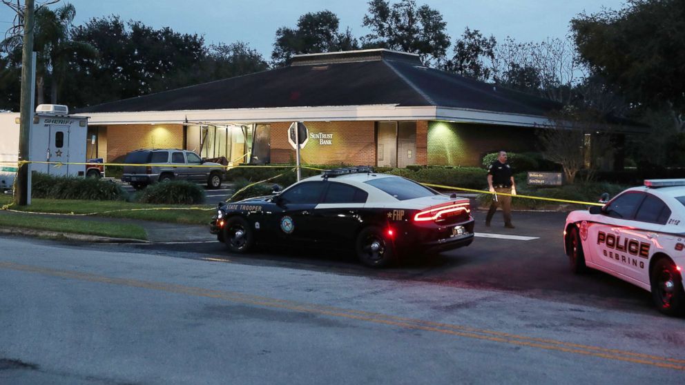 PHOTO: The SunTrust Bank branch is seen as law enforcement officials continue to investigate the scene Jan. 24, 2019 in Sebring, Fla.