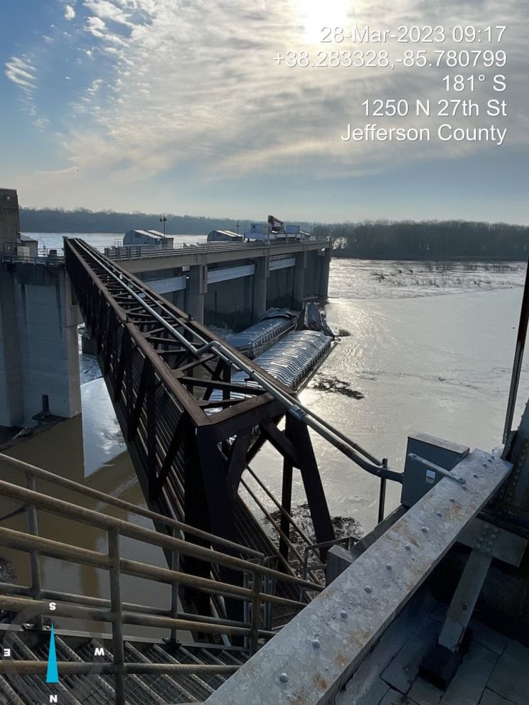 PHOTO: Several barges were loose on the Ohio River in Louisville, Ky., March 28, 2023.