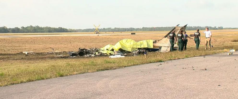 PHOTO: Several deaths occurred after a twin-engine plane crashed at an airport in Bartow, Fla., on Dec. 24, 2017.