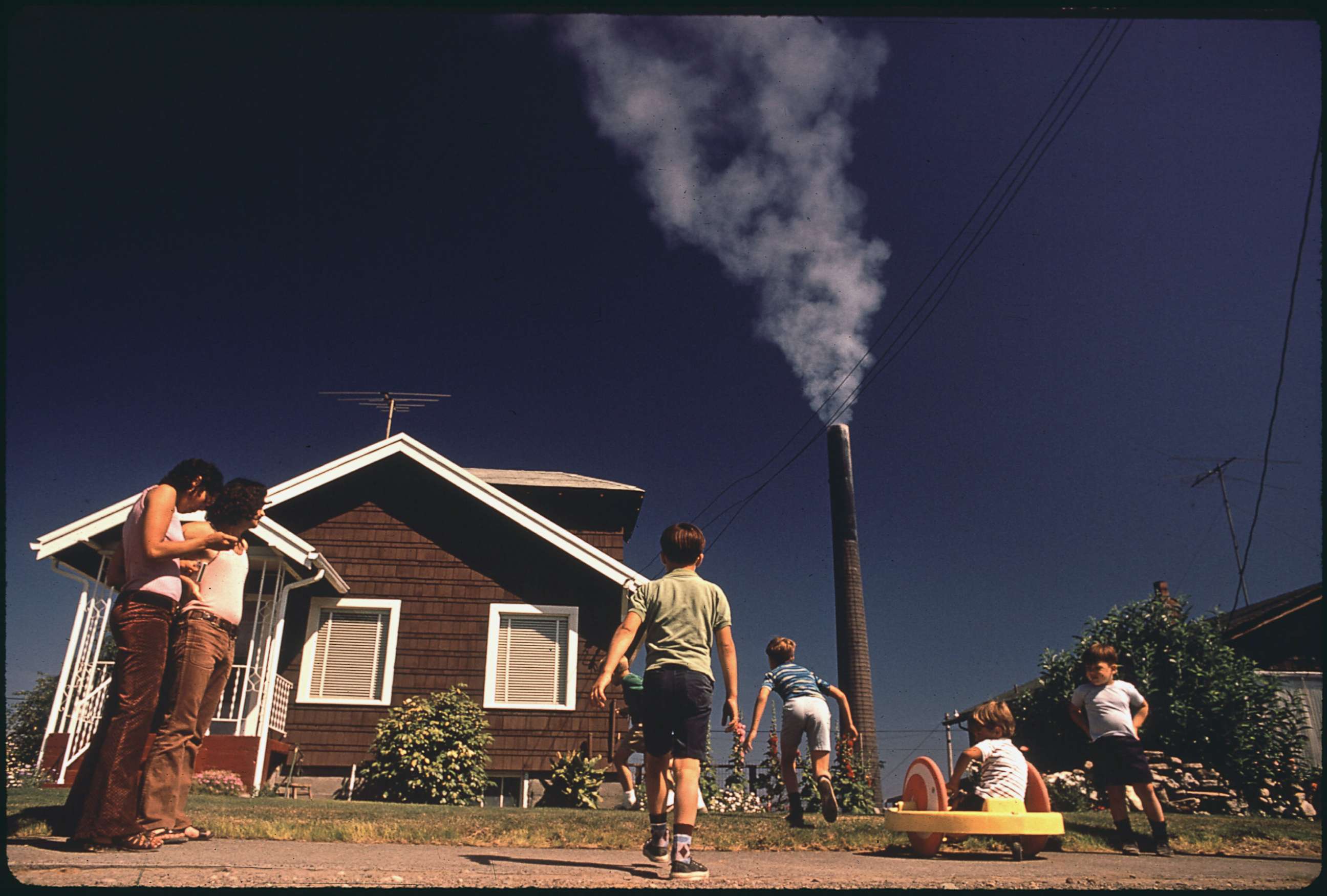 PHOTO: Children play in the yard of a home in Ruston, Wash. while a Tacoma smelter emits arsenic and lead residue in August 1972.