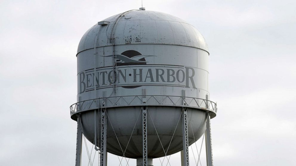 Michigan to replace lead pipes in Benton Harbor in 18 months amid drinking water crisis