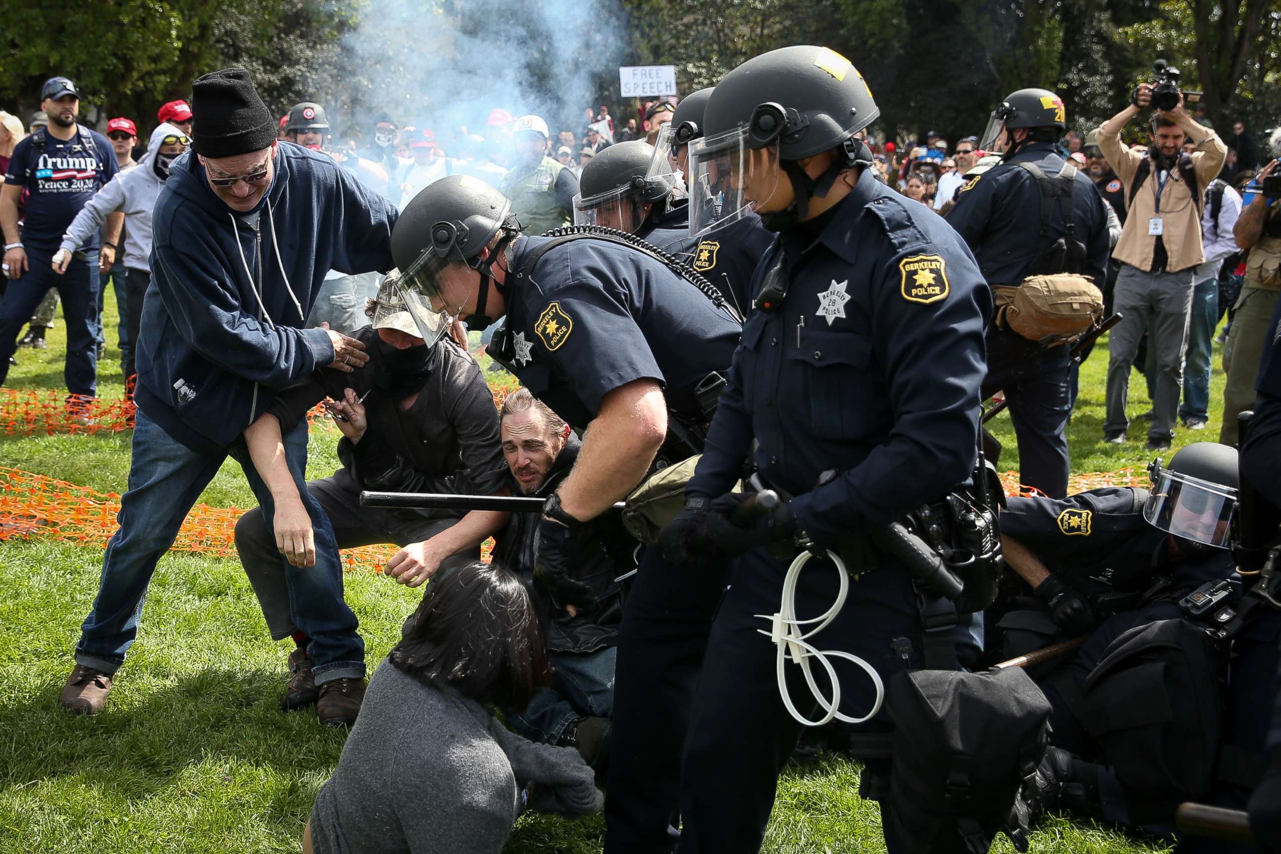 PHOTO: Police intervene as Trump supporters clash with protesters at a "Patriots Day" free speech rally on April 15, 2017 in Berkeley, Calif.