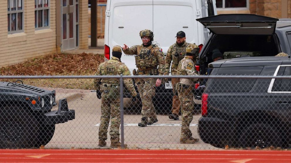 PHOTO: SWAT team members deploy near the Congregation Beth Israel Synagogue in Colleyville, Texas, Jan. 15, 2022.