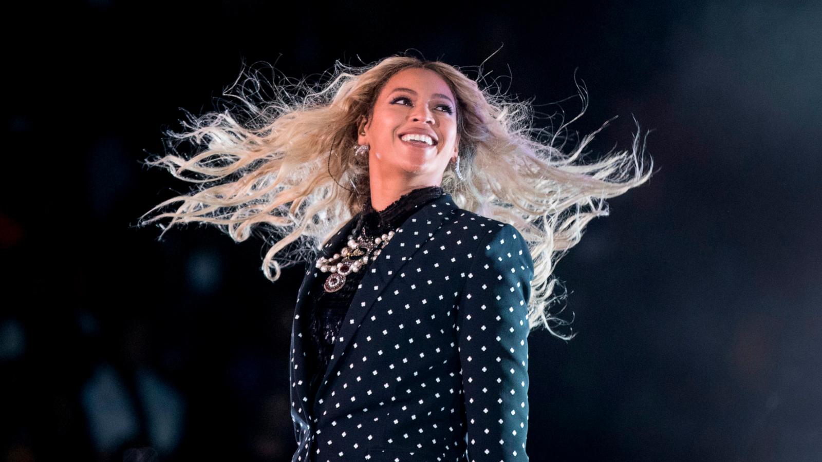 PHOTO: Beyonce performs at a concert in Cleveland, Ohio, Nov. 4, 2016.