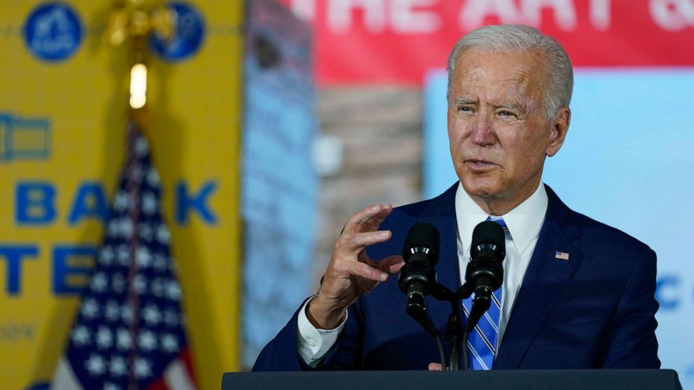 PHOTO: President Joe Biden speaks about COVID-19 vaccinations after touring a Clayco Corporation construction site for a Microsoft data center in Elk Grove Village, Ill., Oct. 7, 2021.