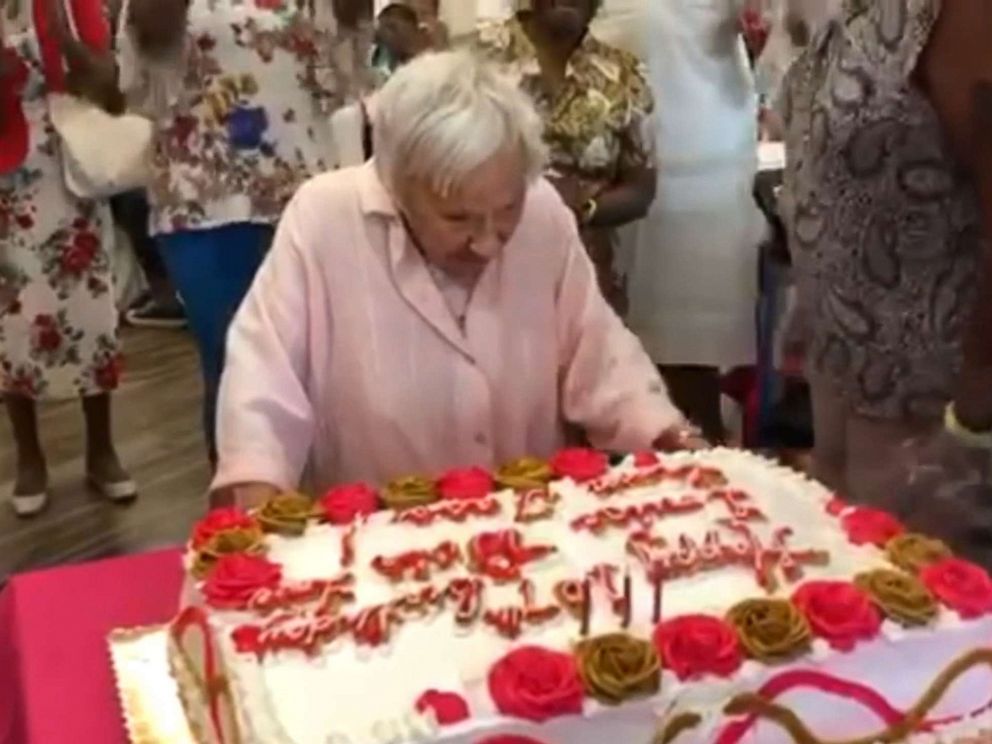 Louise Signore rayakan ulang tahunnya yang ke-107