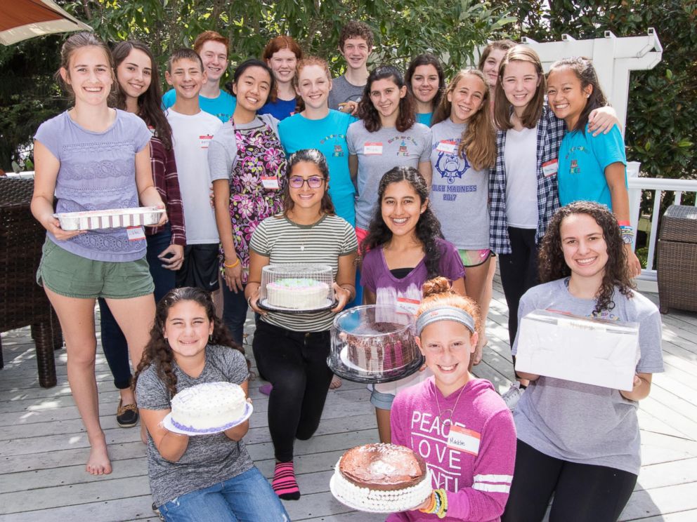 PHOTO: Members of the Montgomery County chapter of Birthday Cakes 4 Free gather to deliver birthday cakes. The non-profit organization delivers free birthday cakes for people who wouldn't otherwise receive them.